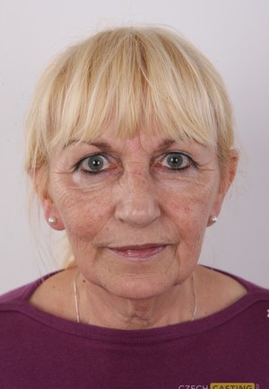 18 year old girl Hailey Little takes off yoga attire to stand naked